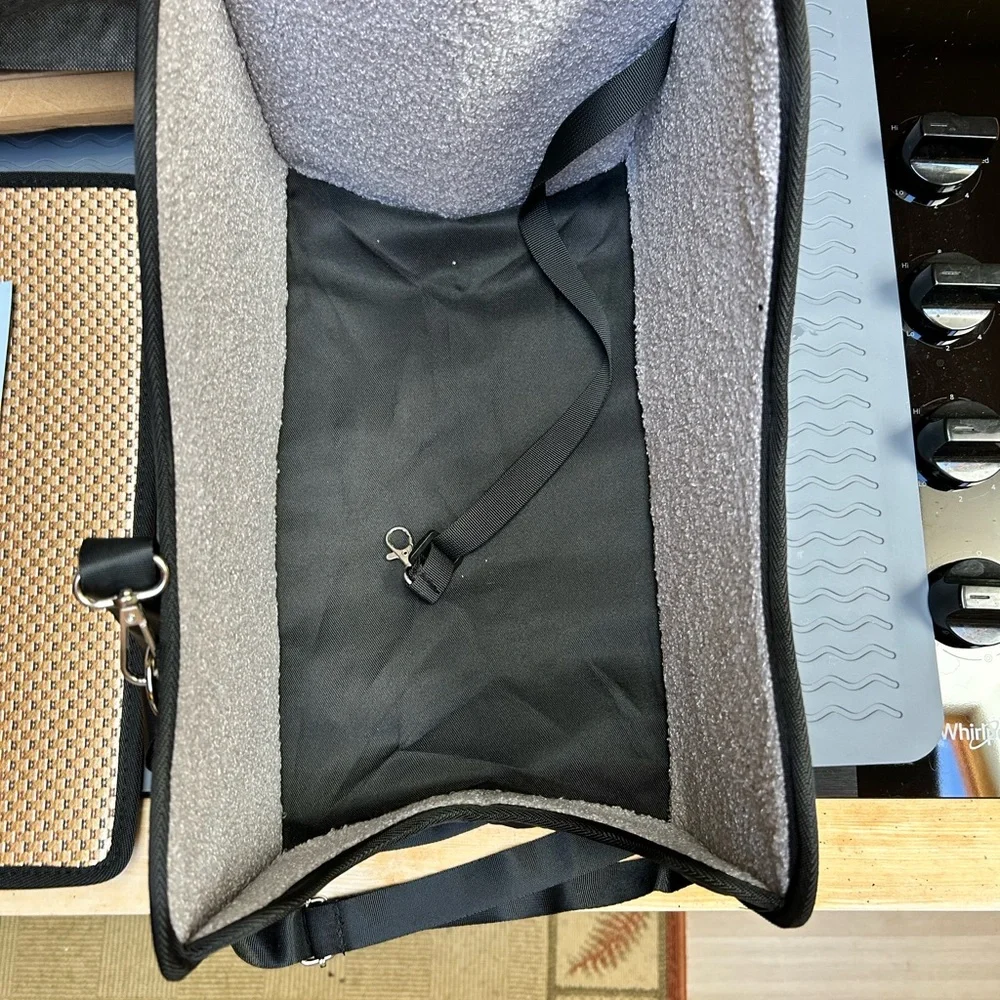 Deluxe Black Dog Console Car Seat Armrest